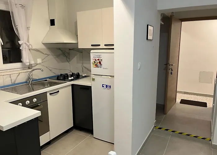 Angels - Anna 아파트 풀라