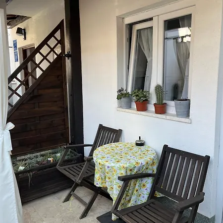 Apartment Cozy With Free Parking Near Verudela Beaches & Marina - Angels Anna *
