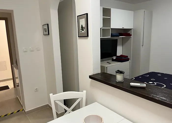 Apartment Angels - Anna *